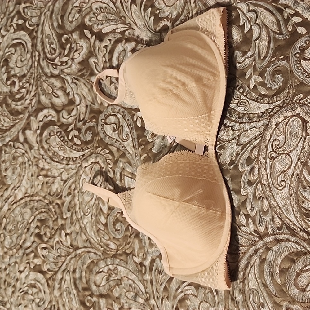 Victoria's Secret bra, sz 38D, cream